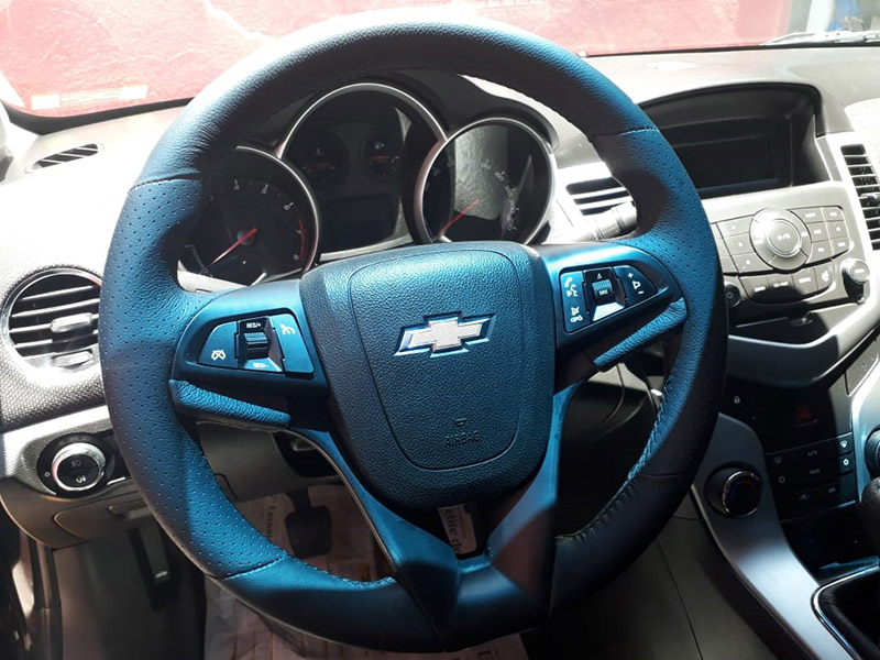 Volante Chevrolet em couro azul